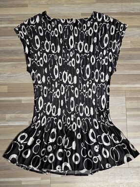 🔹️Milano Black & White Circle Print Pleated Sleeveless Top Small